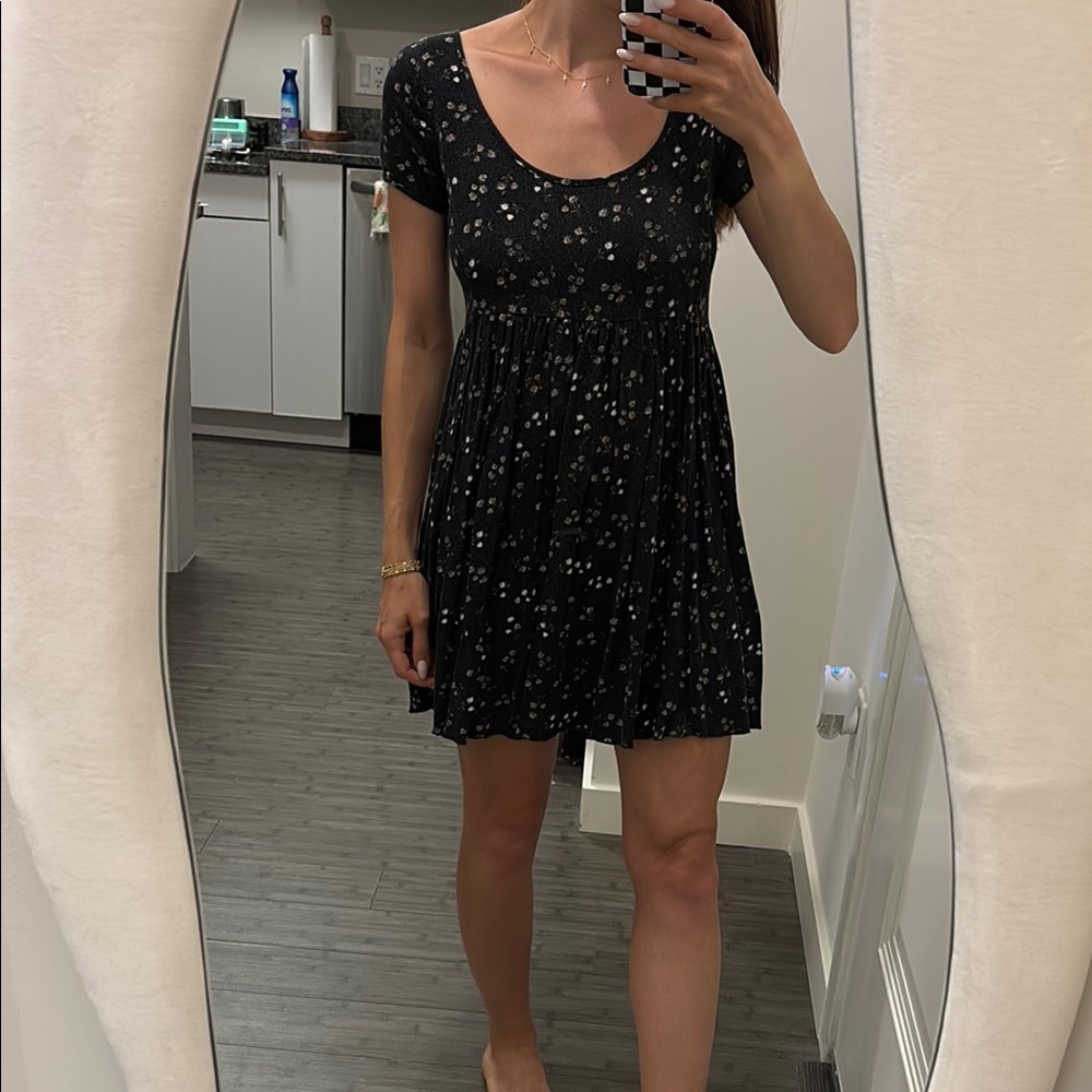 Aritzia talula RARE Black Floral Short Sleeve MINI Dress